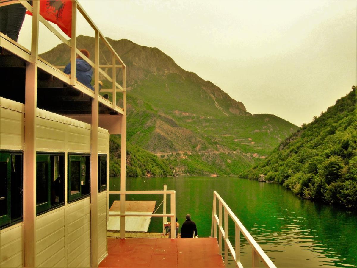 Rozafa Ferry & Accommodation Koman Ngoại thất bức ảnh